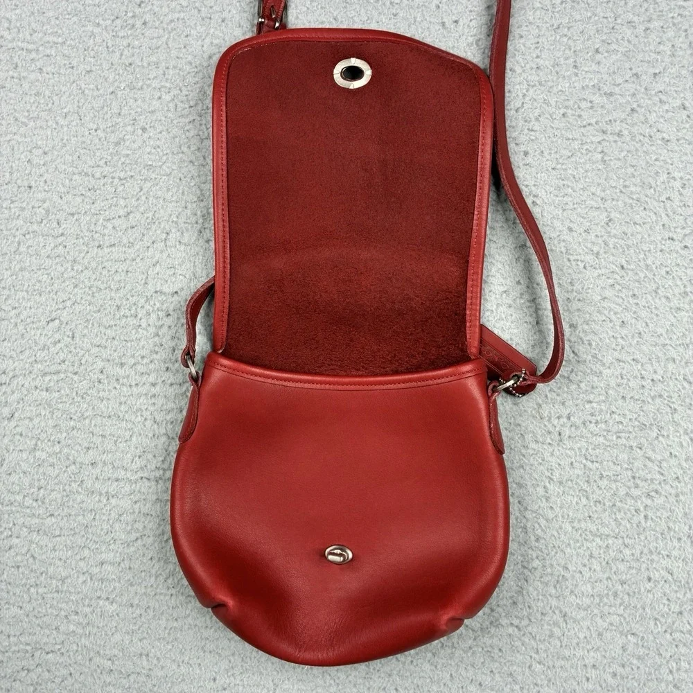 Vintage Coach Companion Flap 9076 Red Glovetanned Leather Crossbody USA
